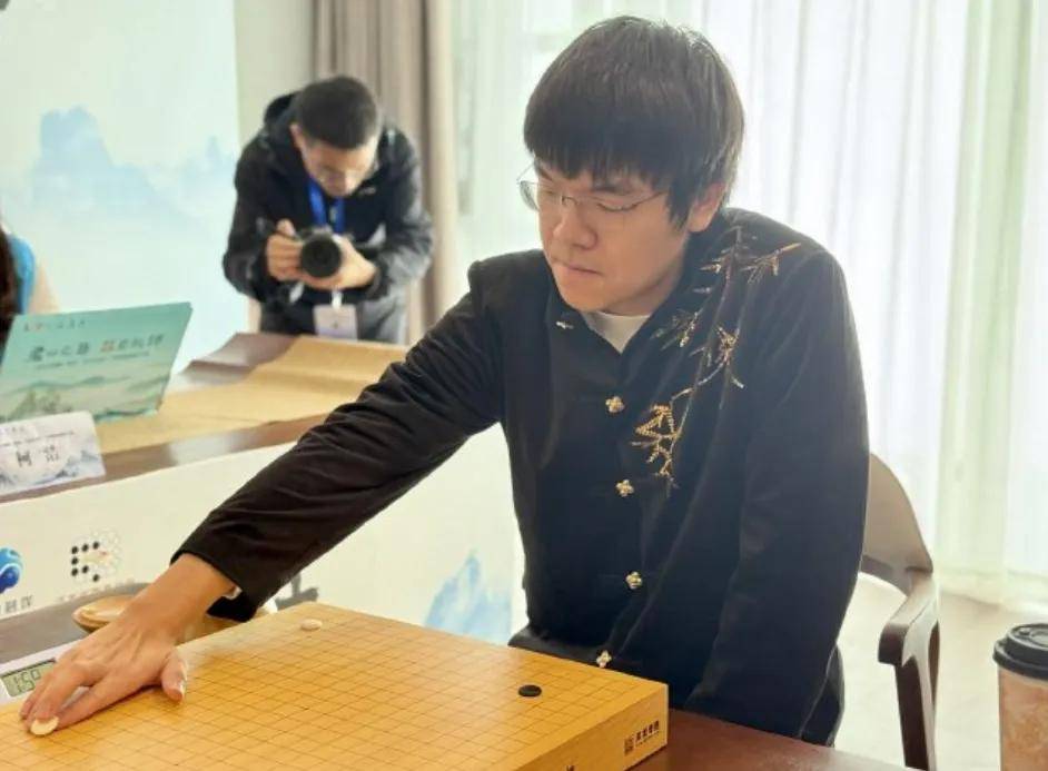 棋圣战决战三番棋柯洁先声夺人，时隔四年冲击三连冠