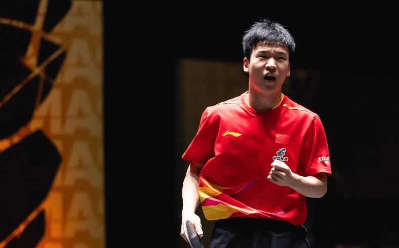 原创             最大短板变强项！时隔1年再度3-0横扫澳洲名将，向鹏晋级男单16强