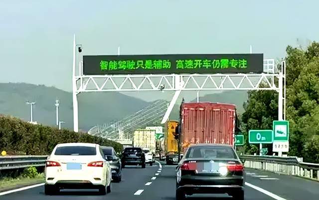 原创             电车车主遭遇的创新，排队叫号充电，先进技术节假日没啥用