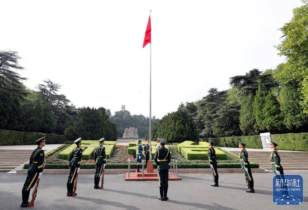 新华社：华诞共庆