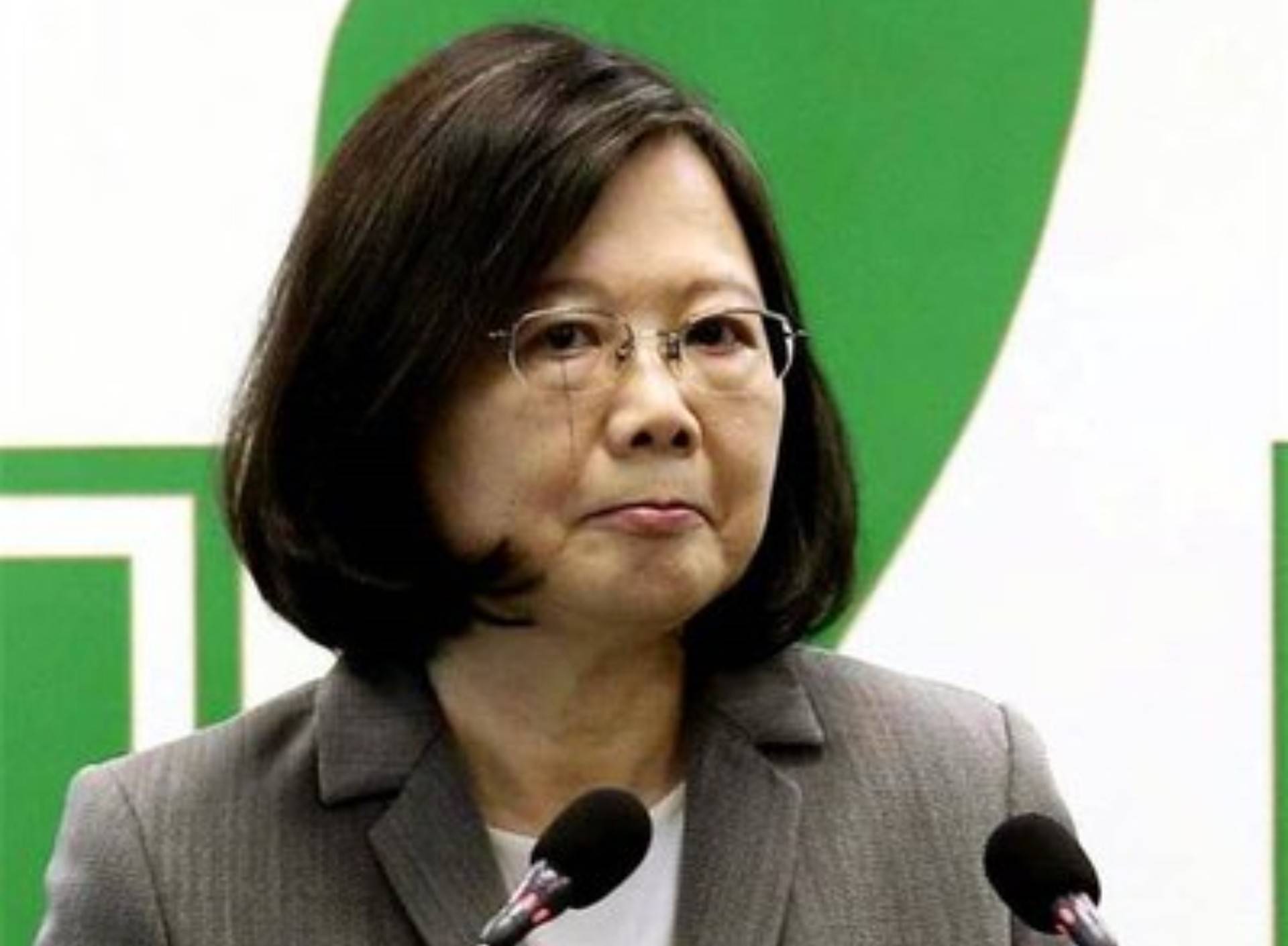 “台独”蔡英文，带大量国宝黄金意图出逃，目的地让大陆愤怒