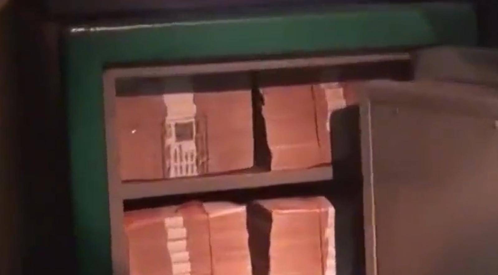 16年浙江服装厂一员工，月流水1亿引警方怀疑，调查牵出200亿大案