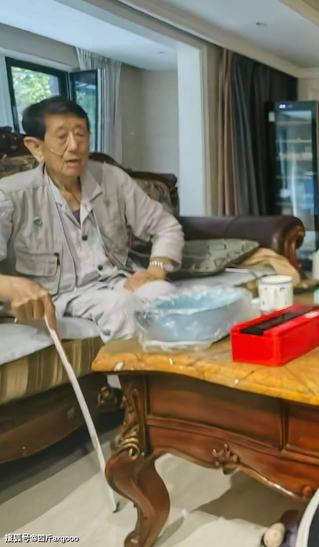 国家一级演员赵克明去世，5月在家吸氧画面曝光，手拿拐杖不离手