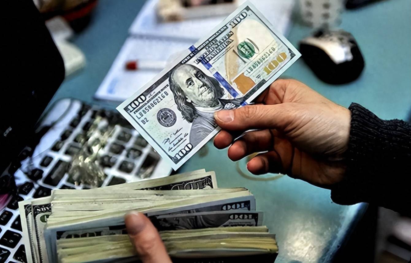 你抛美债，我抛中债！外资纷纷减持中国债，大量资金流向美国？