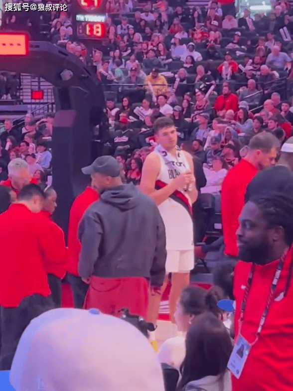 原创 球迷看爽了!“杨瀚森大爆发”词条冲上热搜第二 赛后回应“太低调”