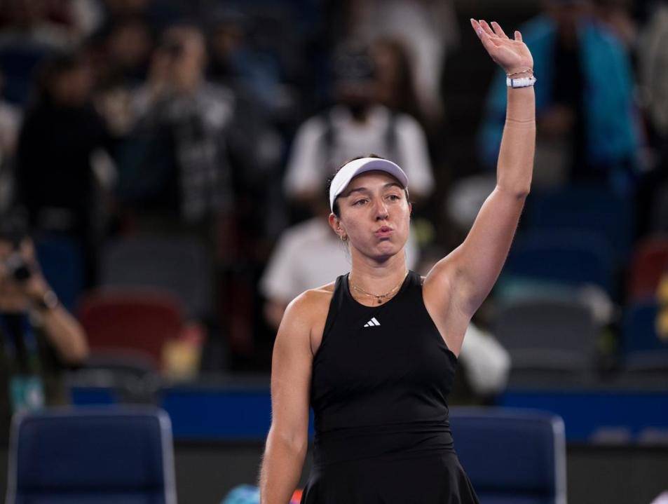 原创 佩古拉惊天逆转萨巴伦卡创三大纪录,德约拒谈伤病不给输球找理由