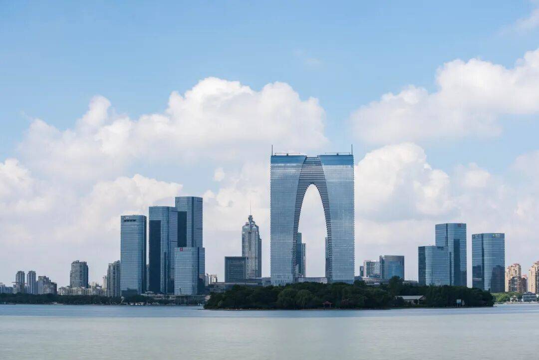 江苏民企百强榜单：苏州千亿“七巨头”霸榜前十，制造业压舱，互联网突进