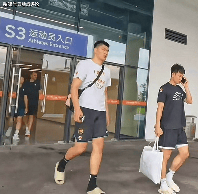 原创             武装到牙齿！沈梓捷正式与广东男篮汇合 杜锋集结四大内线冲击全运金牌