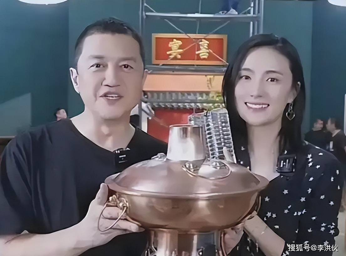 上午悲痛官宣离婚，晚上开心直播带货，李亚鹏来不及悲伤就去赚钱