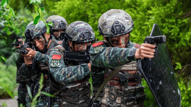 海警也是武警！别以为中国对付菲律宾时不够硬，已动用正规武装？