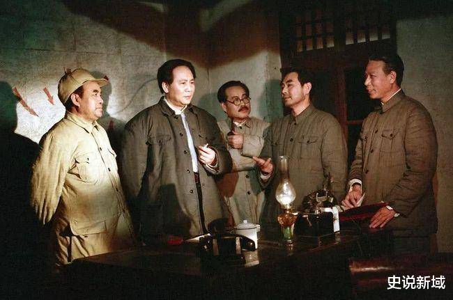 刘少奇在党内的排名，为何在七届二中全会后，上升至第二位？