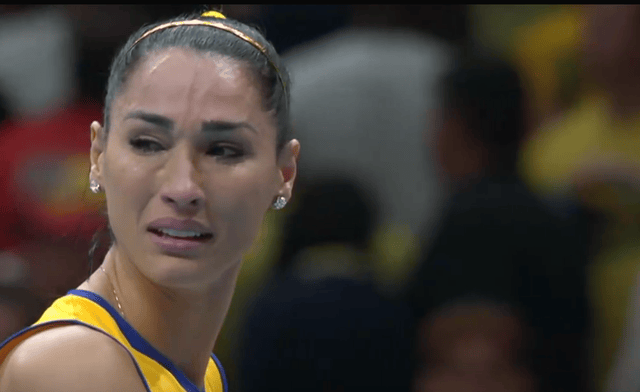 郎平与朱婷跨在线体育博彩- 合法体育、彩