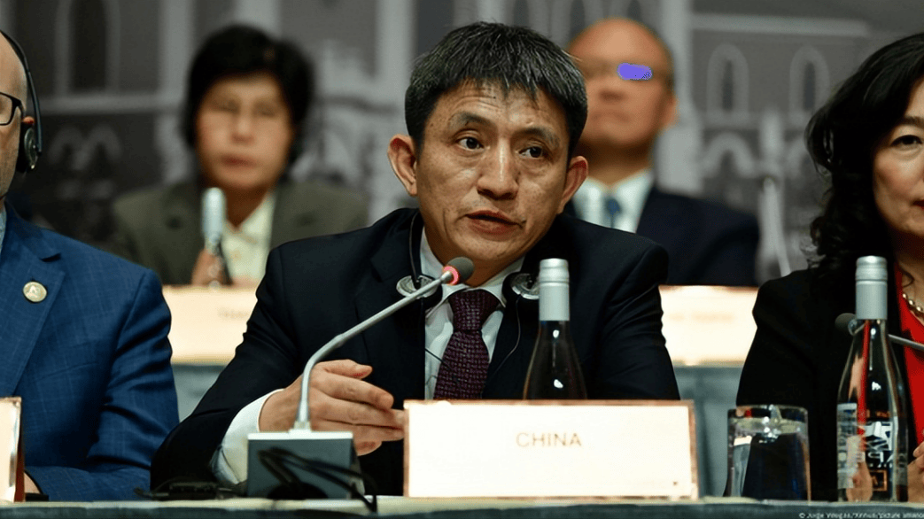 没在中方身上占到便宜，美财长气到失态，当众对中方代表出言不逊