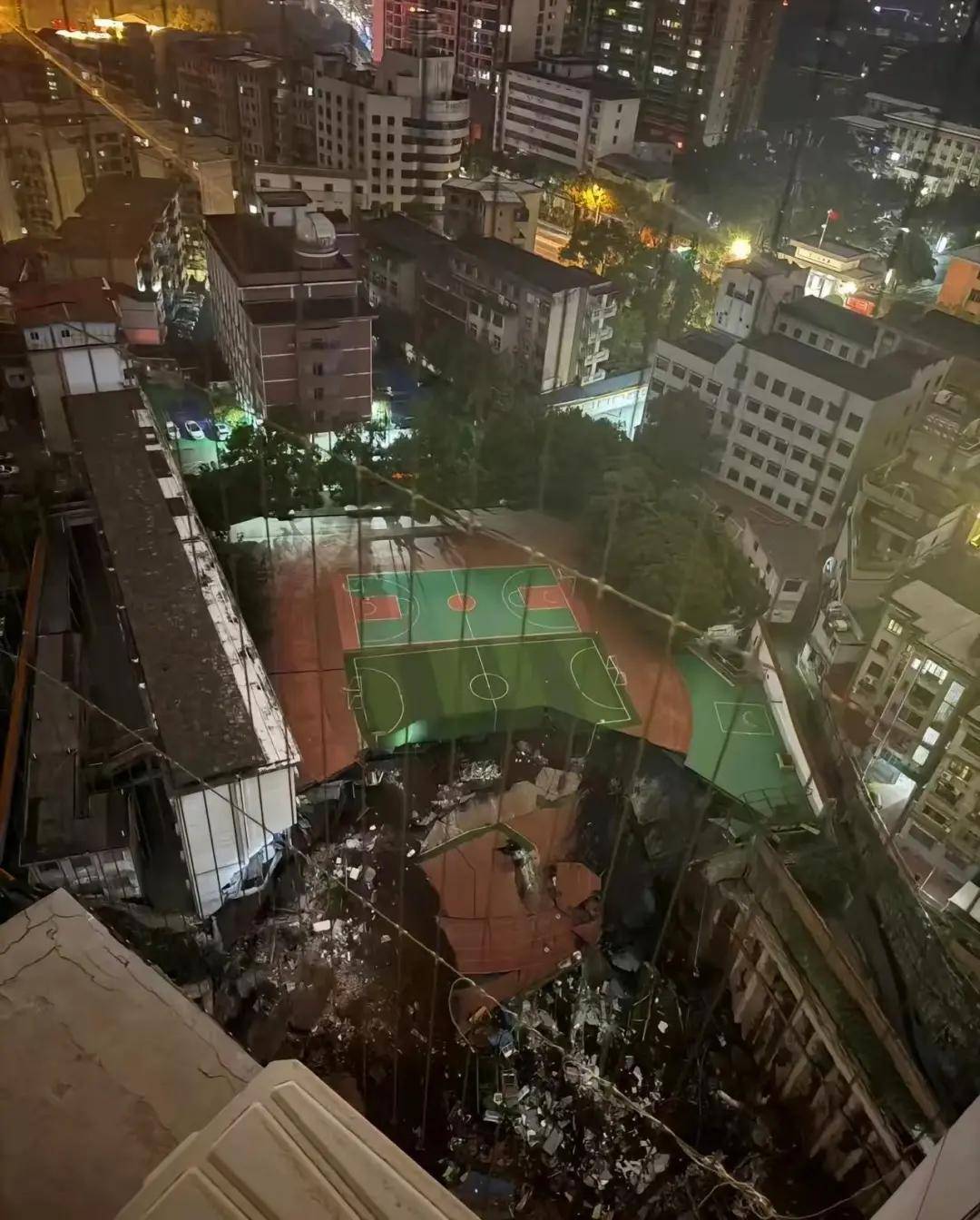 一学校发生坍塌，凌晨通报