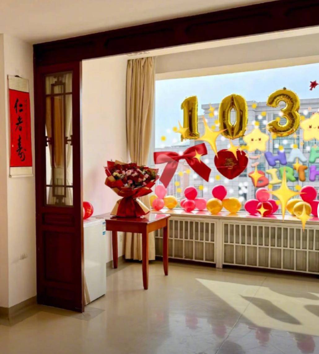 原创             103岁杨振宁去世，8月份露面已有征兆，自曝头晕供血不足！