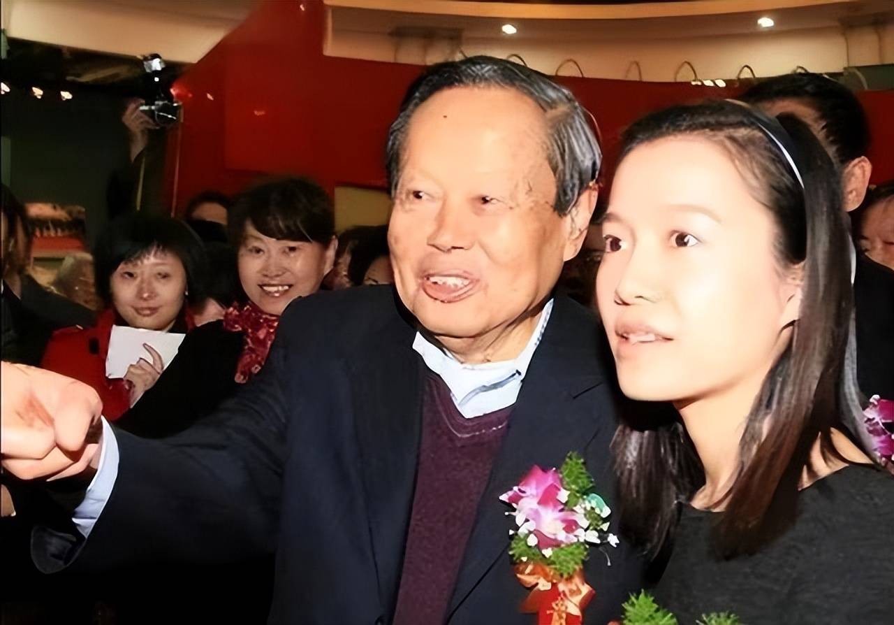 原创             杨振宁去世后，翁帆首发声，字字催泪，争议20年的3个疑惑解开了