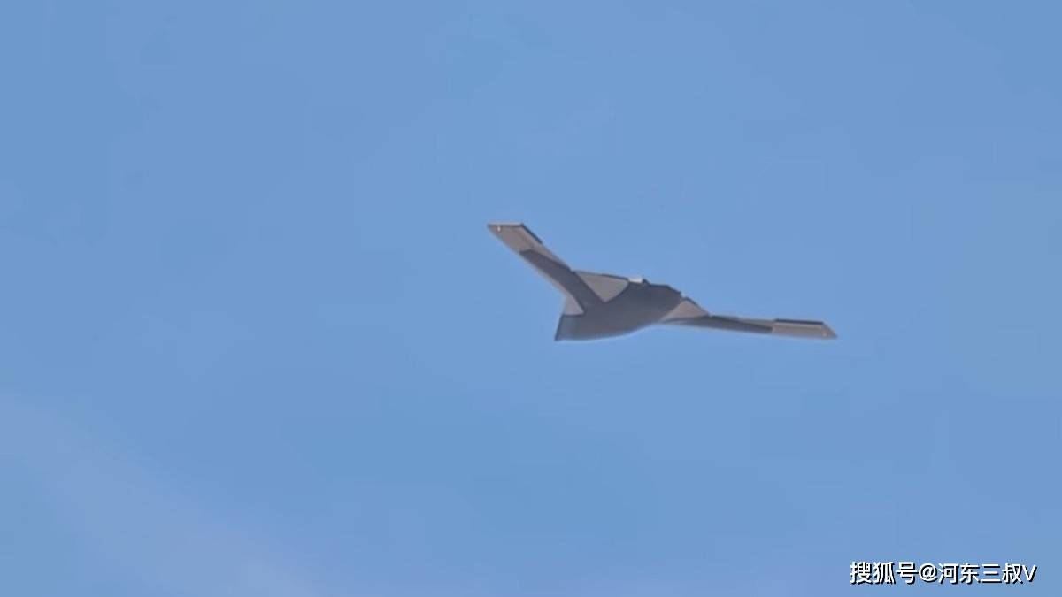 水分子来了？美媒：中国巨型隐形无人机首次在空中被发现