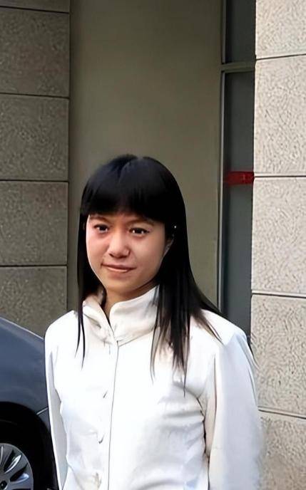 原创             没想到，杨振宁去世后，49岁妻子翁帆，竟因一个动作实现口碑暴涨