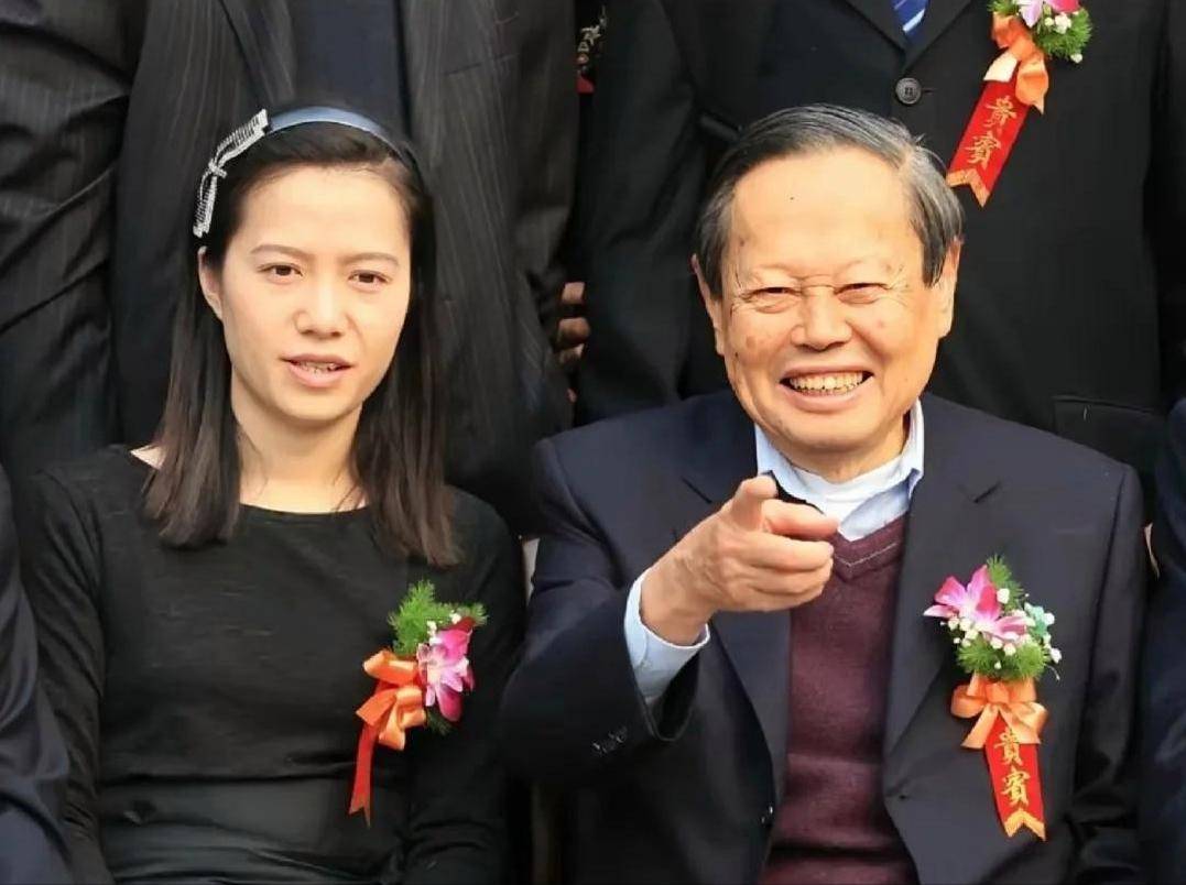 原创             杨振宁去世后，翁帆首发声，字字催泪，争议20年的3个疑惑解开了