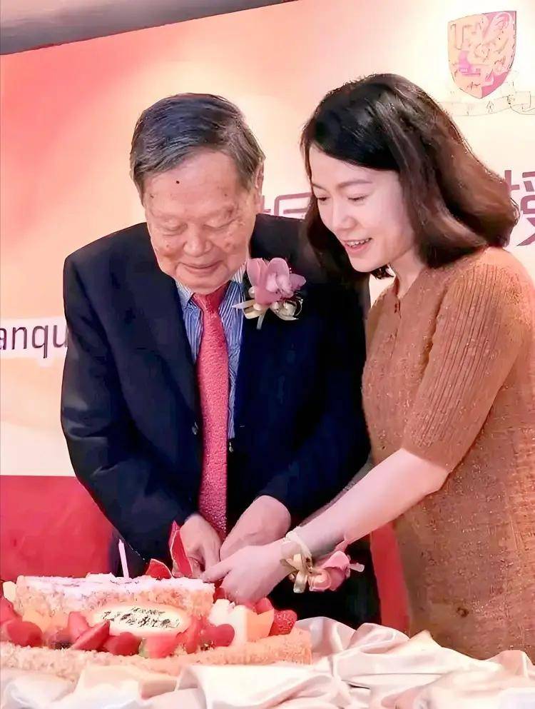 原创             杨振宁长子杨光诺：感谢继母翁帆，这些年她是全家最温暖的依靠