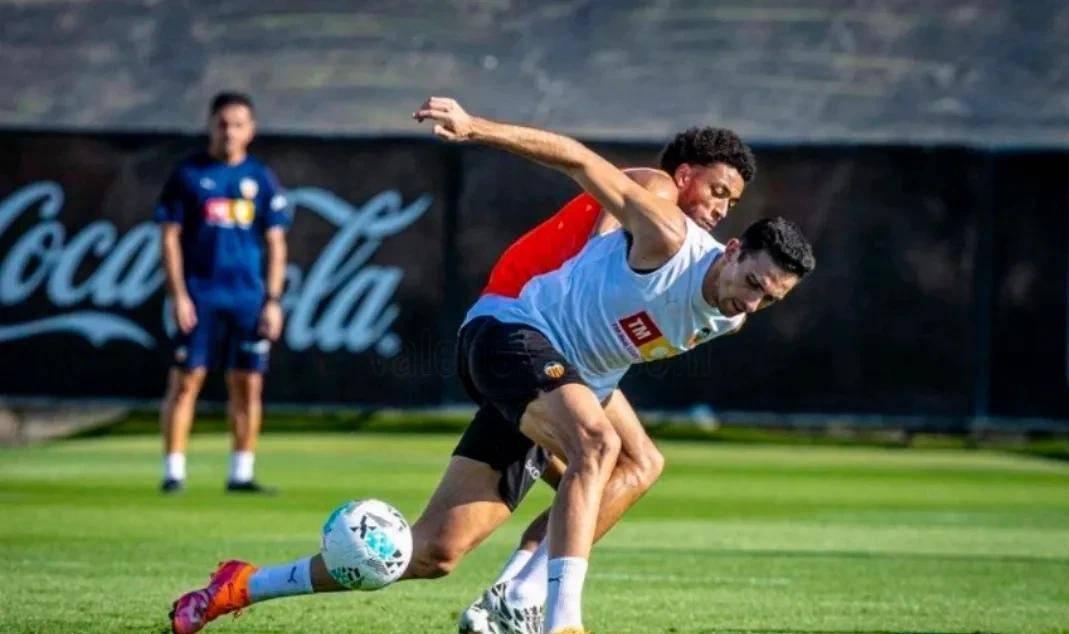 “2分之差！0-0！西甲一夜变天：马竞重返