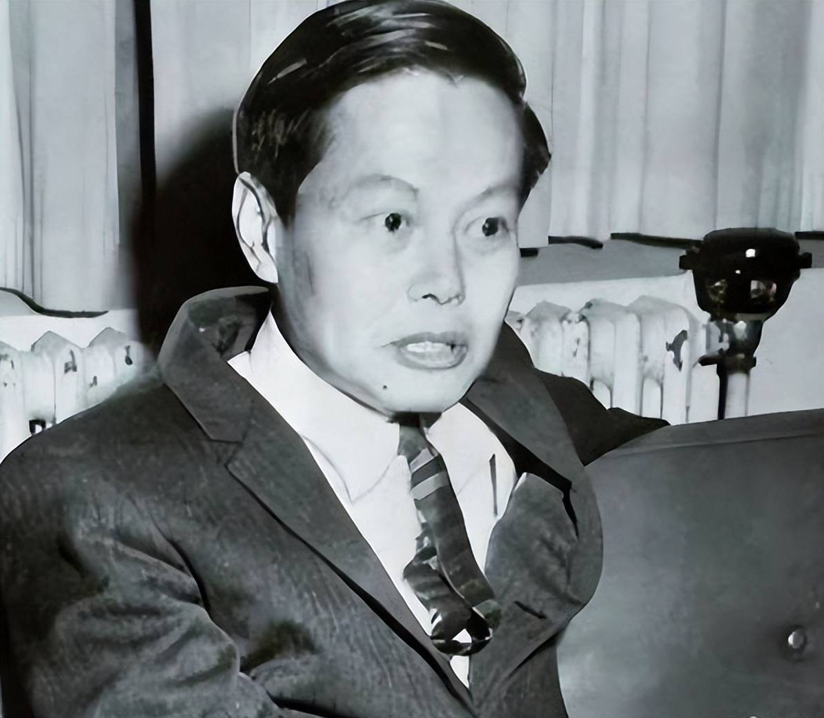 原创             翁帆没想到，人情世故、江湖地位在杨振宁告别仪式上体现淋漓尽致
