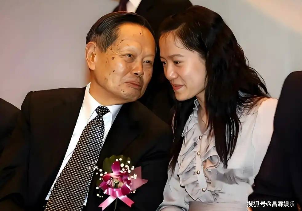 原创             杨振宁离世8天,翁帆因一个表情甩掉大黑锅,杜致礼妹妹说得太对