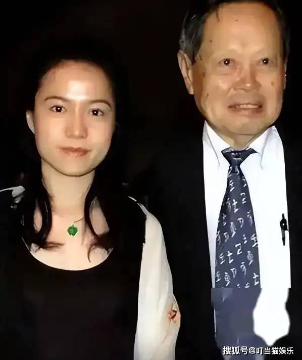 原创             杨振宁离世8天,翁帆因一个表情甩掉大黑锅,杜致礼妹妹说得太对