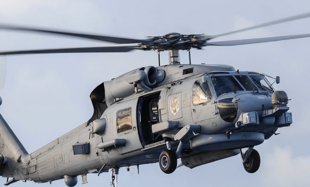 美国海军“天塌了”!美军航母进入南海秀肌肉，结果两架舰载机接连坠毁