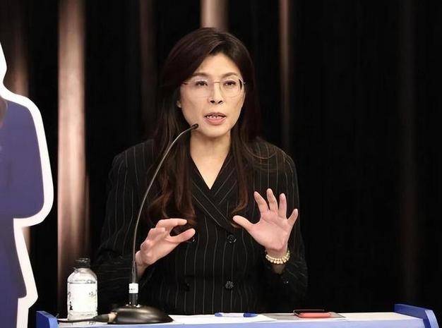 登机赴京前，郑丽文公布人事名单，朱立伦回应特殊，不准打破惯例！民进党当局最不想看到的出现