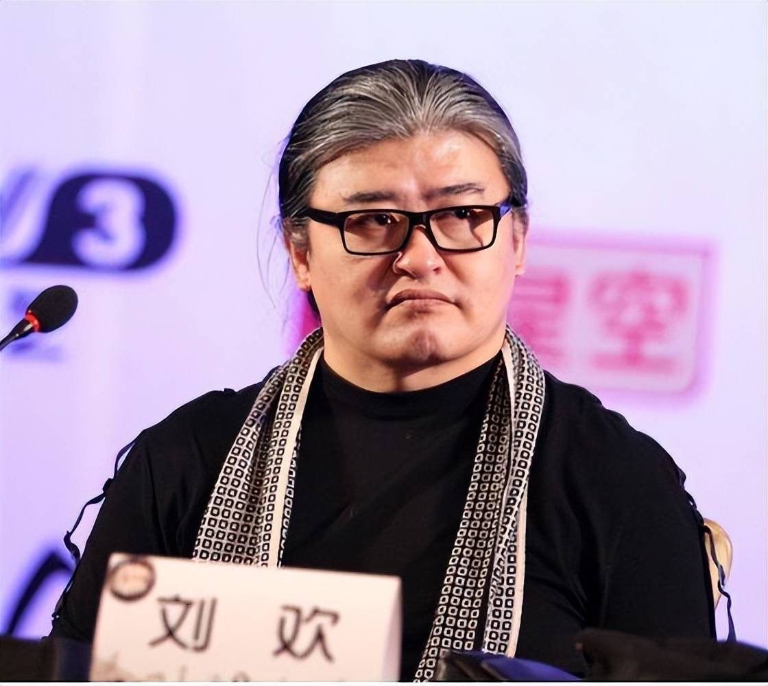刘欢近况曝光:患不死癌症,带病参加女儿婚礼,满桌茅台太显眼