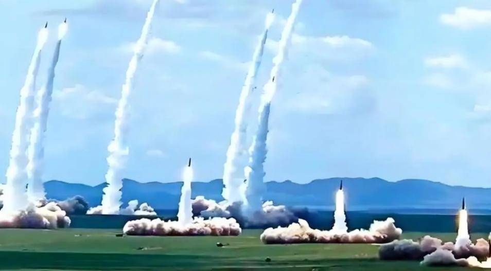 美国曾兵推:2000枚东风导弹饱和打击下,美日战机或不会有升空机会