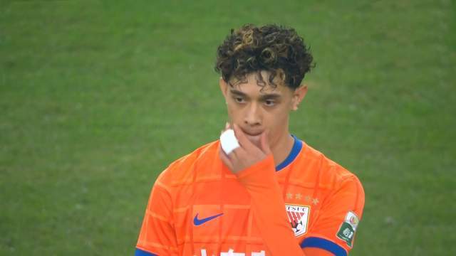 原创             韩鹏+彭啸只缺席1场,临时主帅延续三后卫 泰山队收官2场毫无压力