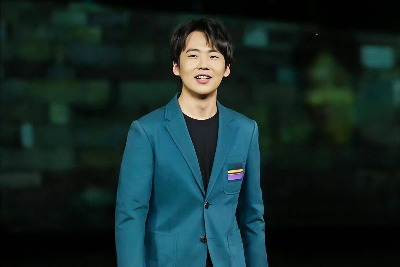 郭麒麟从德云社离开后,与亲妈一起生活,世上还是只有妈妈好