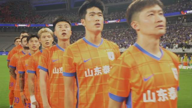 原创             韩鹏+彭啸只缺席1场,临时主帅延续三后卫 泰山队收官2场毫无压力