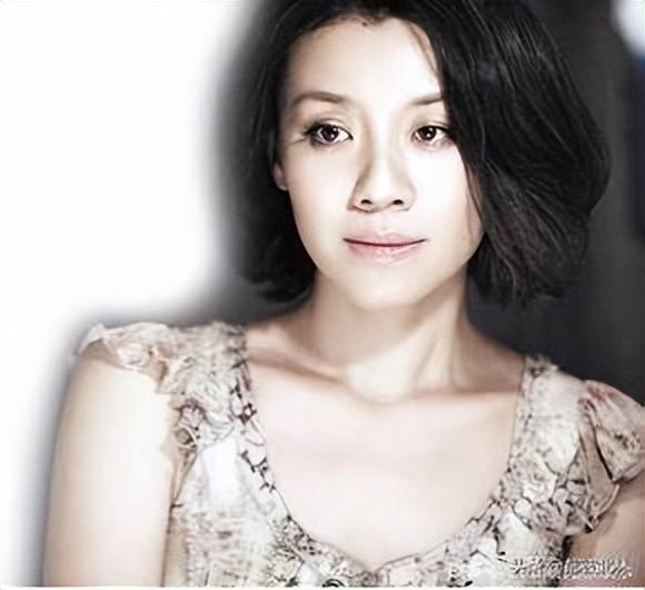 身价过亿豪门阔太，年过40被导演拉来救场，现在却意外爆红