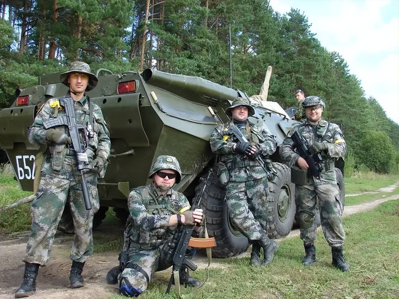 近日!日本军迷穿中国军服唱《歌唱祖国》?是驻日本部队吗?