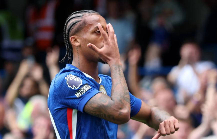 英超豪强三连胜！积分榜颠覆争冠大英格兰足球超级联赛战拉开帷幕！