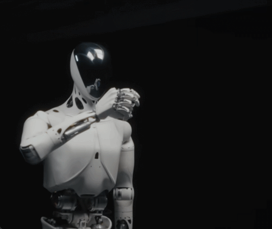 全网都吵疯了！小鹏的人形机器人，是不是真人