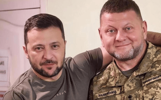 瞒不住了！数千名乌军红军城被围，乌前防长称再不投降就是全线溃败，泽连斯基承认：局势严峻