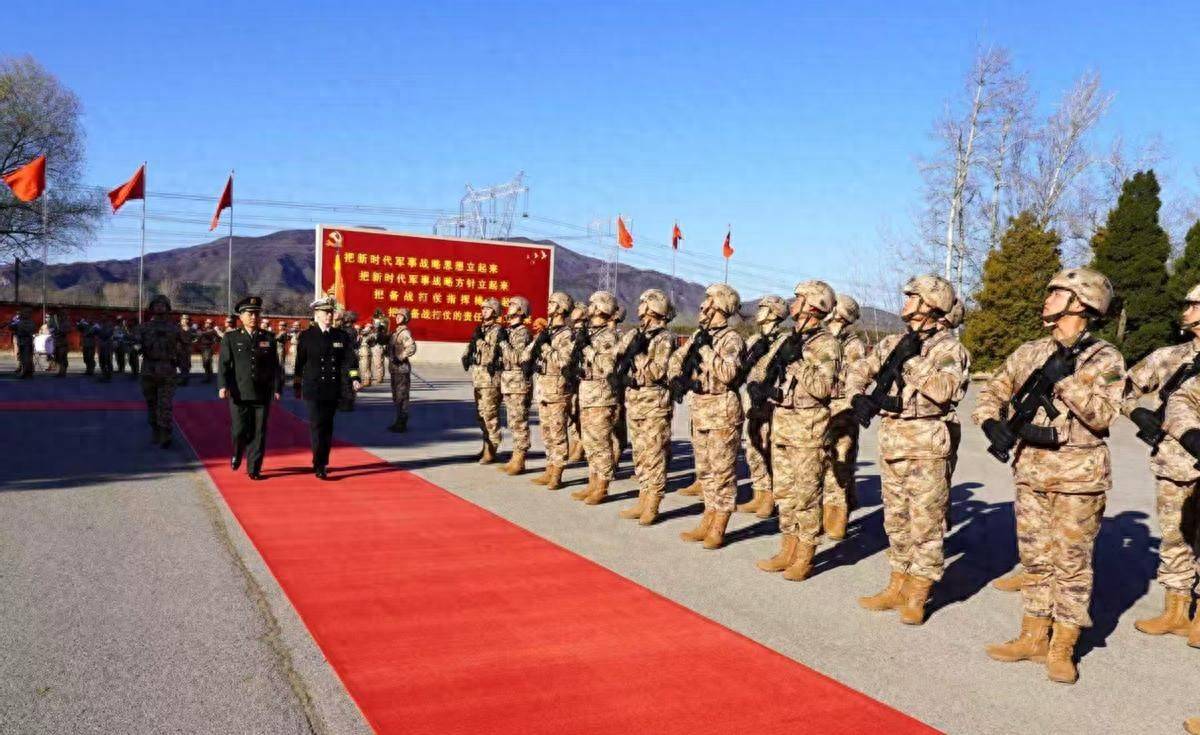 高市早苗上任后不久,日本自卫队就首次访华,直奔解放军基地!高市早苗暴露真面目