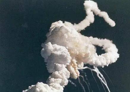 原创             92年宇航员夫妇被秘密送上太空，媒体问：太空发生关系什么感觉？