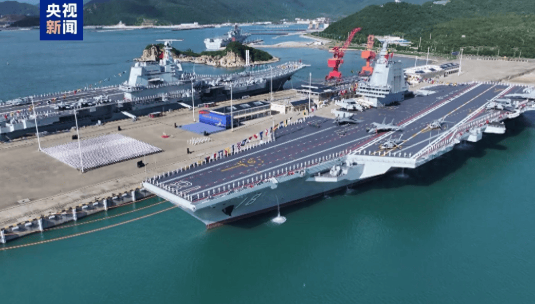 相较福建舰入列,法媒报道:最恐怖的是,中国一次服役一个航母编队