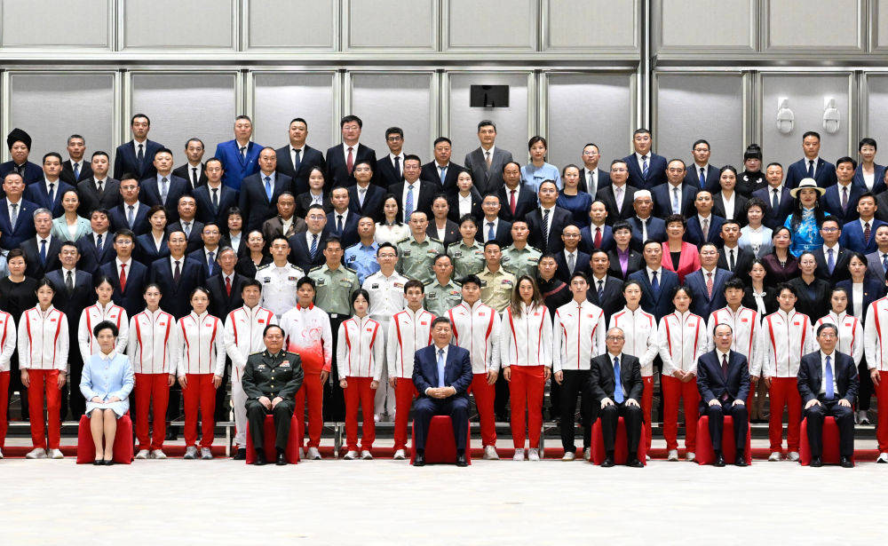 习近平接见全国群众体育先进单位、先进个人代表和全国体育系统先进集体、先进个人代表