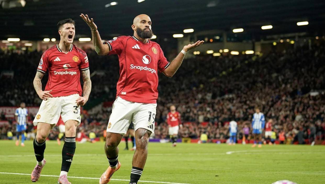 2-2战平！英超补时双响造神剧情曼联压哨绝平热刺终止5连英格兰足球超级联赛败