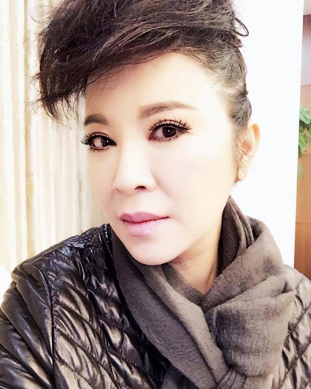 歌手杭天琪：我这辈子最正确的决定，就是43岁高龄给小丈夫生儿子