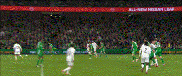 C罗犯规后比哭泣手势被直叫扬叔 - 全网最会整活的苏超球迷  足球圈热梗收割机红罚下后爱尔兰球迷集体做该手势回击