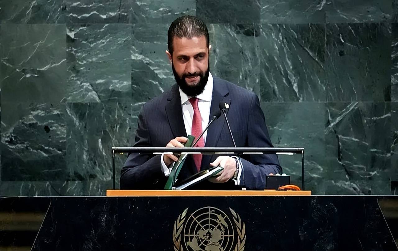 巴沙尔政权倒台后，叙利亚外长首次访问，中叙关系恢复正常，沙拉做出重大承诺！