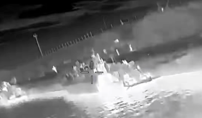 惊爆！1艘船引爆北约边境危机，4000吨“氢弹”威胁欧洲安全