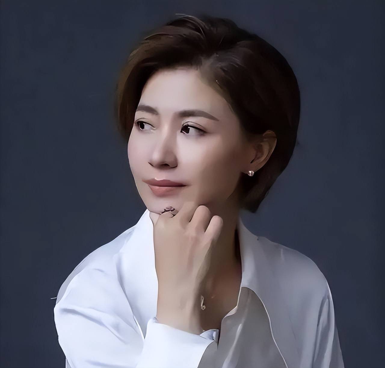 前央视美女主持人现状:带娃定居日本,已融入当地,大赞比国内好